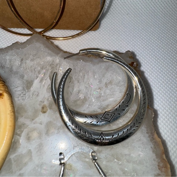 Bundle of 5 fashion hoops earrings - Picture 5 of 7